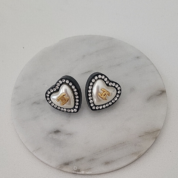 Chanel Black and Gold Heart Earrings - Picture 2 of 6